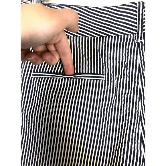 Ann Taylor Devin Short EUC White Blue Seersucker Striped Sz 10 Nautical Beach - Picture 4 of 8